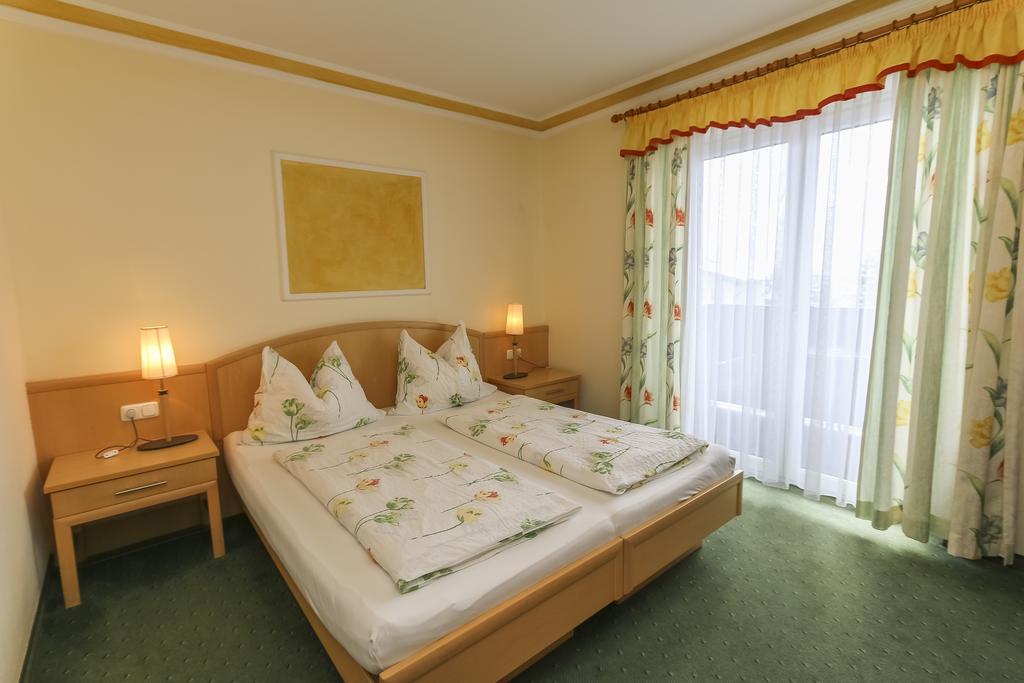 Alpenhotel Tauernstueberl Zell am See Buitenkant foto